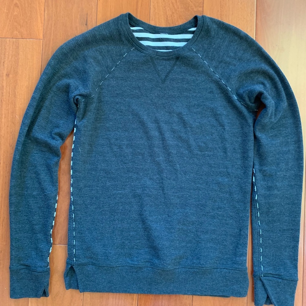 Lululemon Gray and black sweater